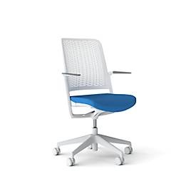 Bürostuhl WithMe, mit Armlehnen, Auto-Synchronmechanik, Flachsitz, perforierter Kunststoffrücken, abnehmbarer Sitzbezug, hellgrau/hellblau