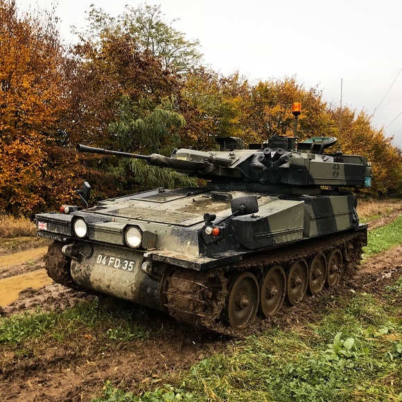Apokas Paintball Park: Fahrerlebnis Auf Einem Infanteriepanzer - Geschenkbox Unisex