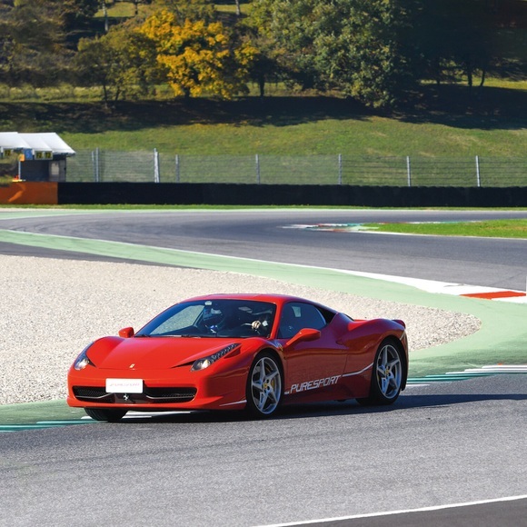 Emotionen in einem Ferrari 458: 1 Runde auf der Rennstrecke in Mugello