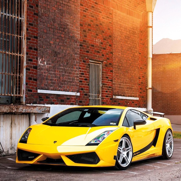 Fahrerlebnis Mit Adrenalin Pur: 2-stündige Fahrt In Einem Lamborghini Für 2 Personen - Geschenkbox Unisex
