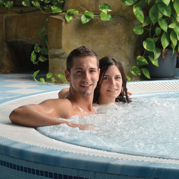 Wellness In Der Schweiz: 1 Übernachtung, Frühstück, Wellnessbereich Und Whirpool Für 2 - Geschenkbox Unisex