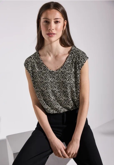 STREET ONE Shirttop, mit grafischem Muster und V-Ausschnitt