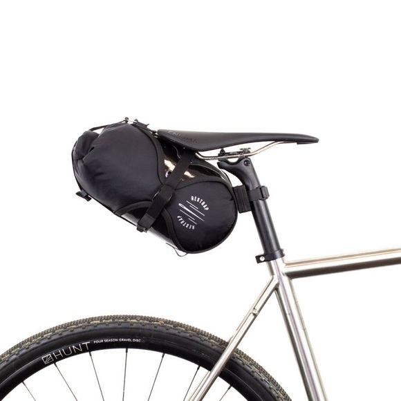 Restrap Adventure Race Satteltasche 2021 Sattelstütztaschen