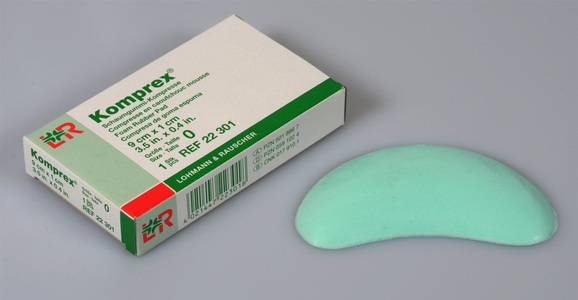 Komprex, Komprex Schaumgummi Kompressen 12x6.5x1.2cm (1 Stück), Komprex Schaumgummi Kompresse 12x6.5x1.2cm