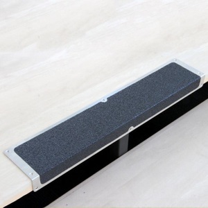 Jungheinrich PROFISHOP, Anti-Rutschkantenprofil aus Aluminium, schwarz, LxB 635 x 120 mm, Extra Stark