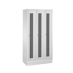 CP, C+P Garderobenschrank Classic mit Sockel, Lochfeld + Drehriegelverschluss, 3 Abteile, HxBxT 1.800 x 900 x 500 mm, C+P Garderobenschrank Classic mit Sockel, Lochfeld + Drehriegelverschluss, 3 Abteile, HxBxT 1.800 x 900 x 500 mm