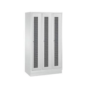 CP, C+P Garderobenschrank Classic mit Sockel, Lochfeld + Zylinderschloss, 3 Abteile, HxBxT 1.800 x 1.200 x 500 mm, C+P Garderobenschrank Classic mit Sockel, Lochfeld + Zylinderschloss, 3 Abteile, HxBxT 1.800 x 1.200 x 500 mm