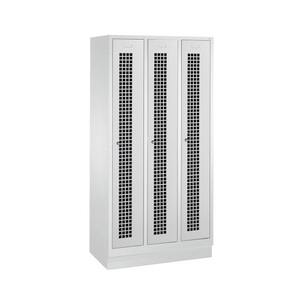 CP, C+P Garderobenschrank Classic mit Sockel, Lochfeld + Zylinderschloss, 3 Abteile, HxBxT 1.800 x 900 x 500 mm, C+P Garderobenschrank Classic mit Sockel, Lochfeld + Zylinderschloss, 3 Abteile, HxBxT 1.800 x 900 x 500 mm