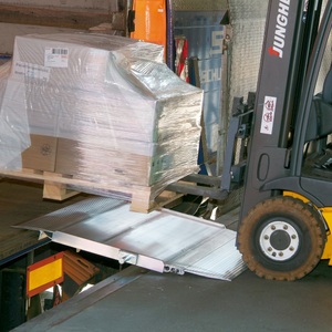 Jungheinrich PROFISHOP, Schwere Überfahrbrücke, TK 2.000 kg, BxL 1.500 x 1.985 mm, Schwere Überfahrbrücke, TK 2.000 kg, BxL 1.500 x 1.985 mm