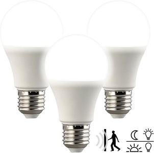 Luminea, Luminea 3er-Set LED-Lampen mit Lichtautomatik, Radarsensor, 806 lm, E27, weiss, 3er-Set LED-Lampen mit Lichtautomatik, Radarsensor, 806 lm, E27, weiß
