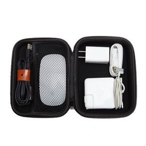 Sonstige Marke, (14x11x6.5cm) Universal Hartschalen Organizer Tasche mit Reissverschluss für Smartphones / Tablets - Schwarz, 