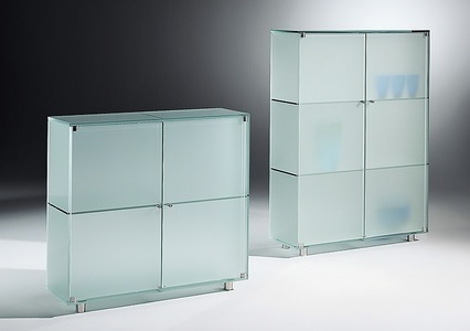 Dreieck Design, Dreieck Design SHINE Vitrinen + Regale, 