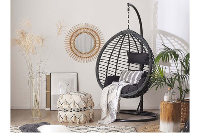 Beliani, Beliani TOLLO Hängesessel, Beliani - Hängesessel mit Gestell aus PE Rattan Retro TOLLO, One Size, Schwarz