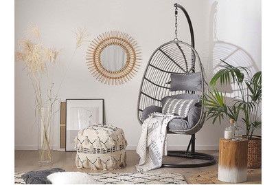 Beliani, Beliani CASOLI Hängesessel, Beliani - Hängesessel mit Gestell aus PE Rattan Retro CASOLI, One Size, Taubengrau