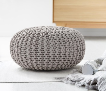 undefined, Gestrickter Sitzpouf, Gestrickter Sitzpouf