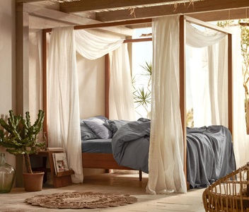undefined, Himmelbett, ca. 160 x 200 cm, 