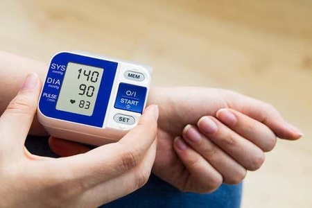 Blutdruckmessgeräte Selbstmessung Handgelenk / Oberarm
