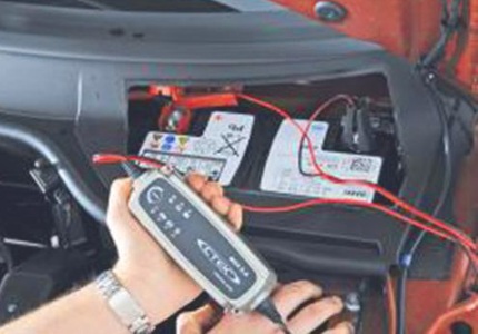 Lescars Ladegerät Autobatterie: Profi-Batterieladegerät für 6 V / 12 V,  max. 6 A: : Auto & Motorrad