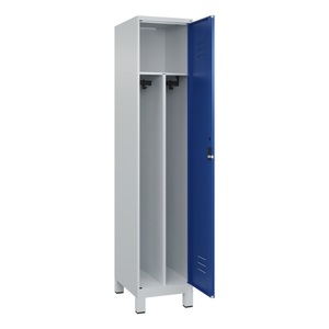 CP, C+P Spind Classic PLUS, Füsse, 1 Abteil, HxBxT 1.950 x 400 x 500 mm, lichtgrau, enzianblau, Zylinderschloss, mit Mitteltrennwand