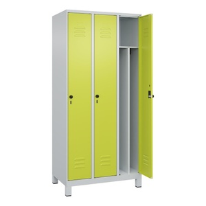 CP, C+P Spind Classic PLUS, Füsse, 3 Abteile, HxBxT 1.950 x 900 x 500 mm, lichtgrau, clowngrün, für Vorhängeschloss, mit Mitteltrennwand