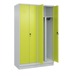 CP, C+P PSA Doppel-Spind Classic PLUS, Sockel, 4 Abteile, HxBxT 1.950 x 1.200 x 500 mm, lichtgrau, clowngrün, für Vorhängeschloss