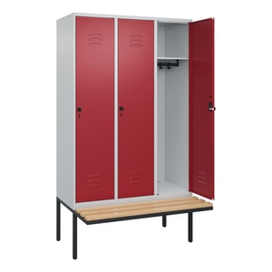 CP, C+P Spind Classic PLUS, 3 Abteile, HxBxT 2.120 x 1.200 x 815 mm, für Vorhängeschloss, auskragende Bank aus Buche, lichtgrau, rubinrot