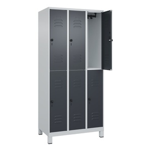 CP, C+P Doppelstock-Spind Classic PLUS, 3 Abteile, lichtgrau / grau, HxB 1950 x 900 mm, mit Füßen, Drehriegel