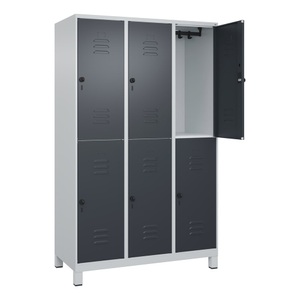 CP, C+P Doppelstock-Spind Classic PLUS, 3 Abteile, lichtgrau / grau, HxB 1950 x 1200 mm, mit Füßen, Drehriegel