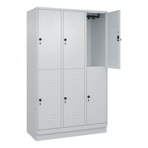CP, C+P Doppelstock-Spind Classic PLUS, 3 Abteile, lichtgrau, HxB 1950 x 1200 mm, mit Bodensockel, Drehriegel