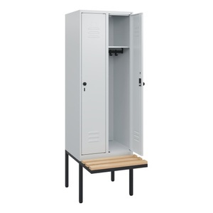 CP, C+P Spind Classic PLUS, 2 Abteile, HxBxT 1.950 x 600 x 815 mm, für Vorhängeschloss, auskragende Bank aus Buche, lichtgrau, lichtgrau