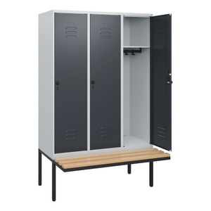 CP, C+P Spind Classic PLUS, 3 Abteile, HxBxT 1.950 x 1.200 x 815 mm, für Vorhängeschloss, auskragende Bank aus Buche, lichtgrau, anthrazitgrau
