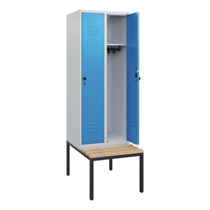 CP, C+P Spind Classic PLUS, 2 Abteile, HxBxT 1.950 x 600 x 815 mm, für Vorhängeschloss, untergebaute Bank aus Buche, lichtgrau, lichtblau