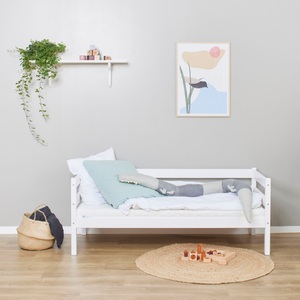 Hoppekids, Hoppekids Einzelbett »IDA-MARIE«, (Set), inklusive Matratze, wahlweise mit Absturzsicherung, Hoppekids Einzelbett »ECO Comfort Kinderbett, Kiefer Massivholz, Jugendbett inkl. Rollrost«, 70x160 cm, wahlweise in verschieden Farben/ Matratze/ Absturzsicherung