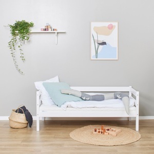 Hoppekids, Hoppekids Einzelbett »IDA-MARIE«, (Set), inklusive Matratze, wahlweise mit Absturzsicherung, Hoppekids Einzelbett »ECO Comfort Kinderbett, Kiefer Massivholz, Jugendbett inkl. Rollrost«, 70x160 cm, wahlweise in verschieden Farben/ Matratze/ Absturzsicherung