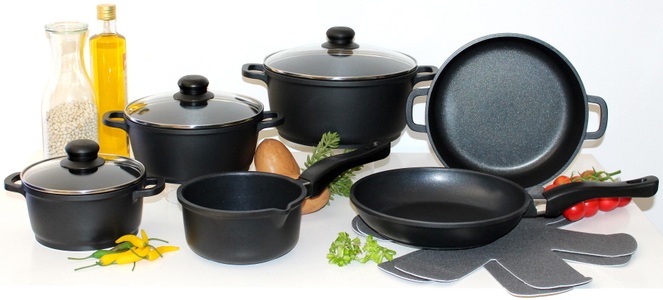 Elo, Elo - Meine Küche Topf-Set (Set, 10-tlg., 4 Töpfe, 3, Deckel, 2 Pfannen, 1 Paar Pfannenschoner), Elo Basic Topf-Set, Aluminiumguss, (Set, 10 tlg., 4 Töpfe, 3, Deckel, 2 Pfannen, 1 Paar Pfannenschoner)
