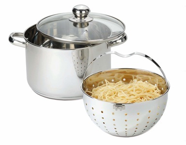 BEYOND, BEYOND Topf-Set (Set, 3-tlg.), BEYOND Topf-Set, Edelstahl 18/8, (Set, 3 tlg., 1 Kochtopf mit Glasdeckel Ø 24 cm, 1 Siebeinsatz Ø 21,5 cm), Kochen,Braten,Schmoren,Backen,Dünsten,Dämpfen,Blanchieren,Induktion