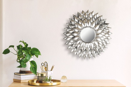 LEONIQUE, Leonique Spiegel »Sarai«, mit Blattgoldfarben-Finish, Leonique Dekospiegel »Sarai«, Wandspiegel, mit Blattgoldfarben-Finish, Sonne, Ø 73,5 cm, Rahmen aus Metall