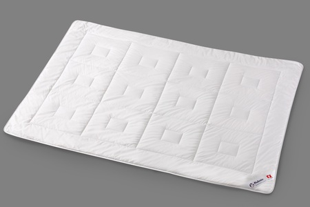 Balette, Sommerduvet, Balette, »Bambus«, Balette Naturfaserbettdecke »Duvet »Bambus««, leicht, Füllung 100% Bambusfaser, Bezug Satin - 100% Baumwolle, (1 St.)
