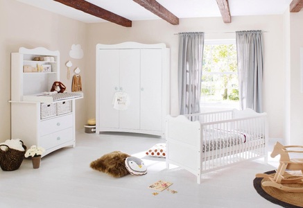 Pinolino, Pinolino® Babyzimmer-Komplettset »Florentina«, (Set, 4 St.), breit gross mit Regalaufsatz, Made in Europe, mit Kinderbett, Schrank und Wickelkommode, Pinolino® Babyzimmer-Komplettset »Florentina«, (Set, 4 tlg., Kinderbett, Wickelkommode, Regalaufsatz, Kleiderschrank), breit gross mit Regalaufsatz; mit Kinderbett, Schrank und Wickelkommode