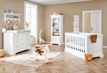 Pinolino, Pinolino® Babymöbel-Set »Emilia«, (Spar-Set, 3 St., Kinderbett, Wickelkommode, Wandregal), breit; mit Kinderbett, Wickelkommode & Wandregal, 