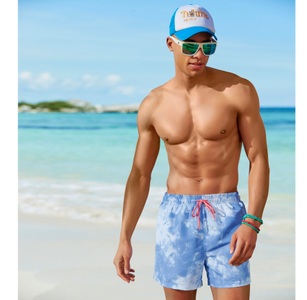 Venice Beach Badeshorts »Mat«, mit trendigem Batikdruck