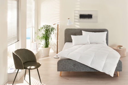 Balette, Sommerduvet, Balette, »Weiss & Edel«, Balette Daunenbettdecke »Weiss & Edel«, leicht, Füllung reine Entendaunen 60%, Bezug 100% Baumwolle, (1 St.), Mit Edelweiss Stickerei