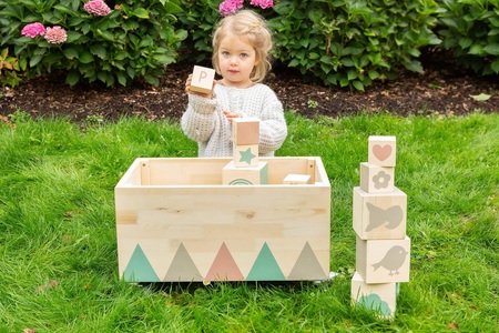MUDDY BUDDY®, MUDDY BUDDY® Truhe »Treasure Hunter«, BxTxH: 30x50x32 cm, MUDDY BUDDY® Truhe »Treasure Hunter«, (Mit 6 grossen Würfeln (10 cm) und 20 mittleren Würfeln (6 cm), Outdoor Spieltruhe + Spielwürfel, natur
