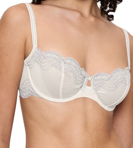 Triumph Balconette-BH »Comfort Glam«, Komfort-Bügel, Spitze, florale-grafische Spitze, eleganter Look