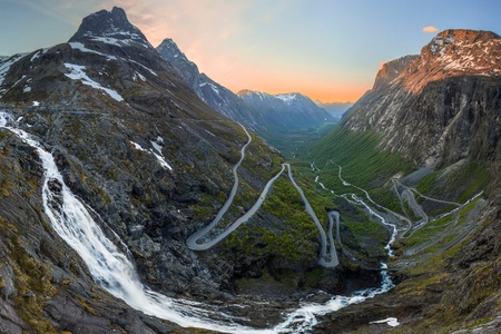 Papermoon, Papermoon Fototapete »Photo-Art CHRISTER OLSEN, TROLLSTIGEN«, Vliestapete, hochwertiger Digitaldruck, inklusive Kleister, Papermoon Fototapete »Photo-Art CHRISTER OLSEN, TROLLSTIGEN«