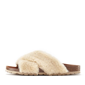 Lascana, LASCANA Pantolette, LASCANA Hausschuh »Mule, Sandale, offener Schuh, Pantolette« mit Korkfussbett und Fellimitat