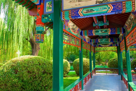 Papermoon, Papermoon Fototapete »PAVILLON-PEKING PERGULA GASSE PARK BLUMEN GARTEN BÄUME«, Vliestapete, hochwertiger Digitaldruck, inklusive Kleister, Papermoon Fototapete »PAVILLON-PEKING PERGULA GASSE PARK BLUMEN GARTEN BÄUME«