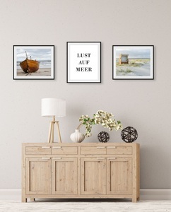 QUEENCE, queence Bild »Strand«, Strand, (3 St.), gerahmt, queence Bild »Lust auf Meer und Sylt«, Strand-Deutschland-Schriftzug-Meer-Meer Bilder-Schiffe-Bilder von Booten & Schiffen, (3 St.), HD Premium Poster-Druck inkl. Holzrahmen - 3er Set