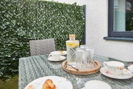 GardenDeluxe living, GardenDeluxe living Kunstranke »Dekozaun Spalier Lorbeerblatt«, Rankgitter mit Kunstranke, natürliche Optik, dekorativer Sichtschutz, Andiamo Kunsthecken-Sichtschutz »Spalier Lorbeerblatt«, Rankgitter mit Kunstranke, natürliche Optik, dekorativer Sichtschutz
