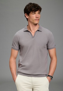 Bruno Banani Henleyshirt schmale Passform, Kurzarm, V-Ausschnitt und Polokragen, unifarben